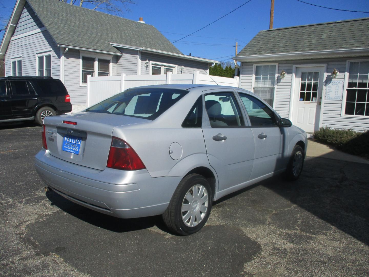 2007 SILVER Ford Focus (1FAHP34N27W) with an 2.0L L4 DOHC 16V engine, AUTOMATIC transmission, located at 540a Delsea Drive, Sewell, NJ, 08080, (856) 589-6888, 39.752560, -75.111206 - Photo#7